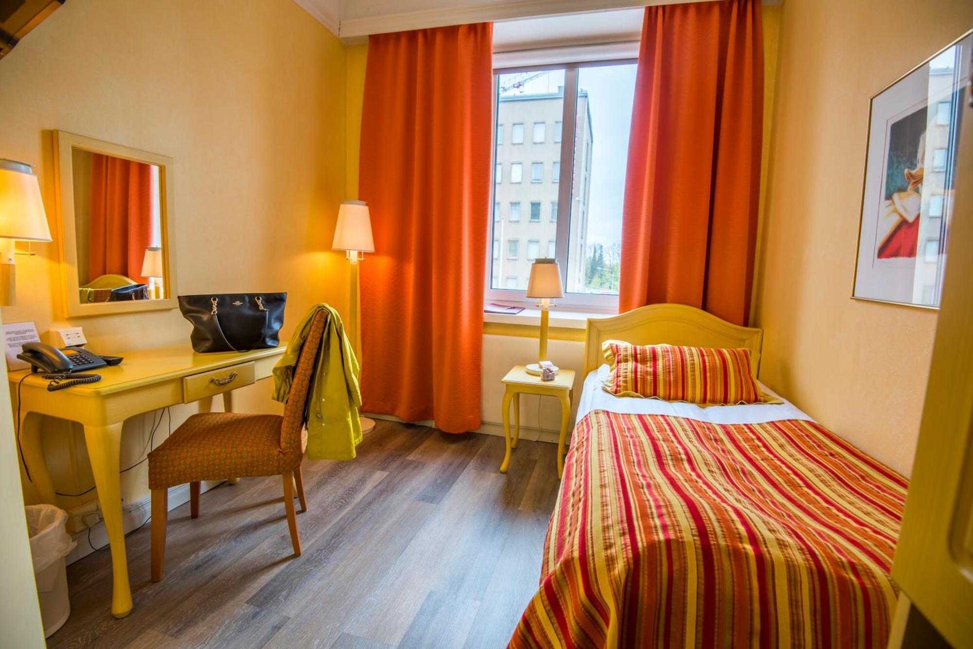 Hotel Astor Вааса Екстериор снимка