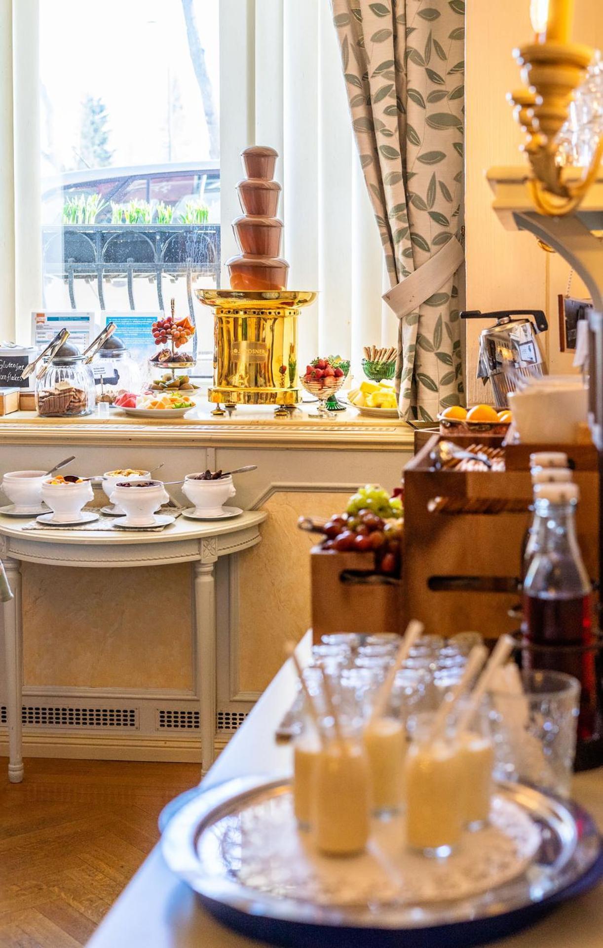 Hotel Astor Вааса Екстериор снимка
